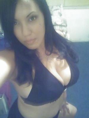 11P Latina with sexy eyes and cleavage