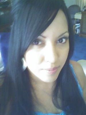 11P Latina with sexy eyes and cleavage