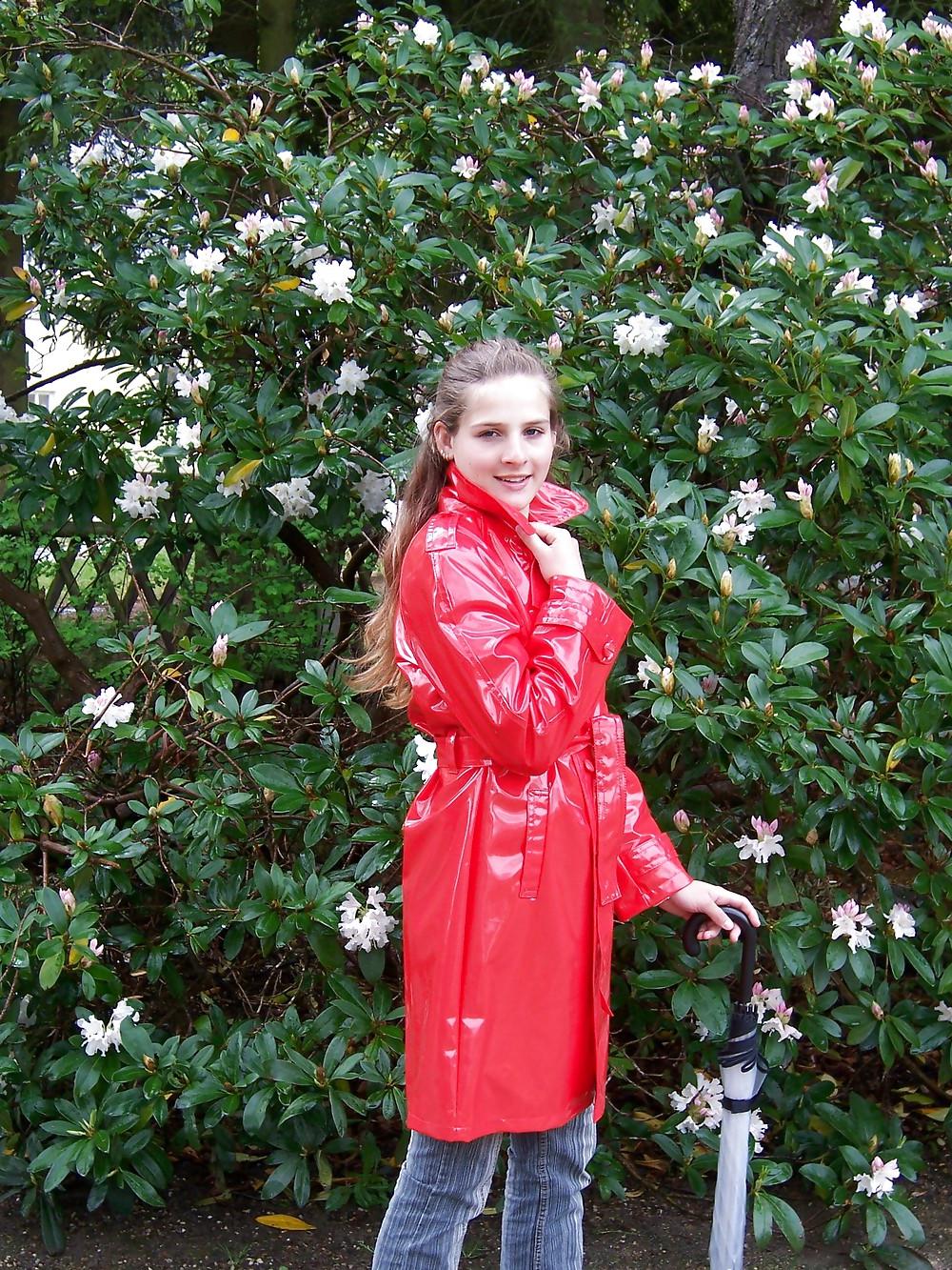 25P Fetish queen Nicole in sexy shiny pvc