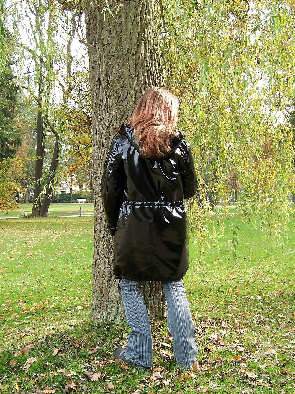 25P Fetish queen Nicole in sexy shiny pvc