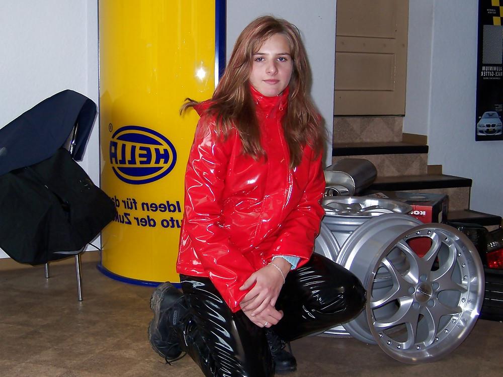 25P Fetish queen Nicole in sexy shiny pvc