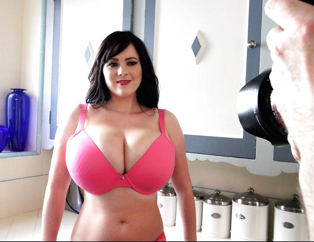 25P Rachel Aldana - Kitchen Cutie