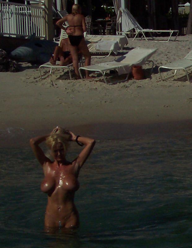 25P Lori: Public MILF Slut