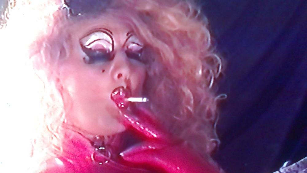 4P Hot red lips