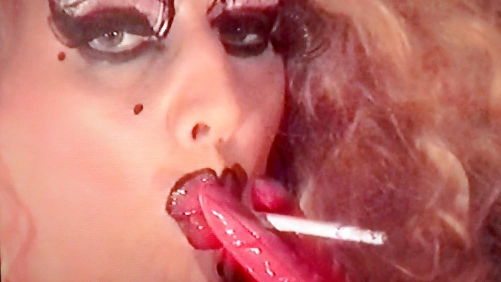 4P Hot red lips