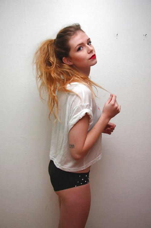 25P Red lips