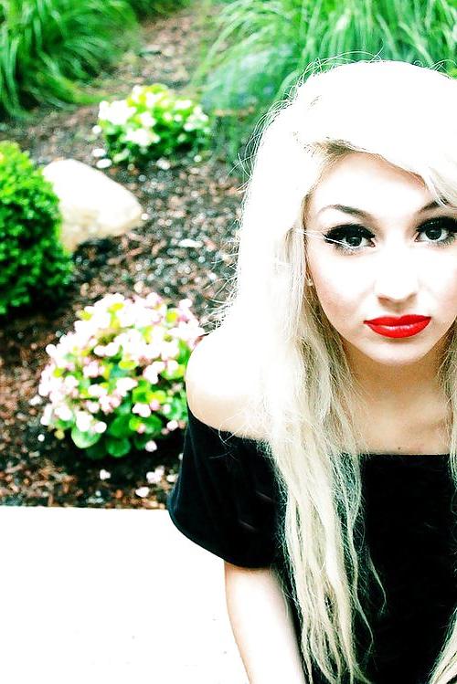 25P Red lips