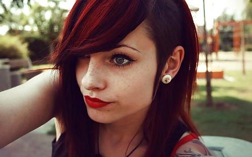 25P Red lips