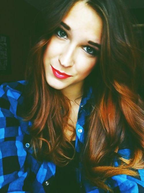 25P Red lips