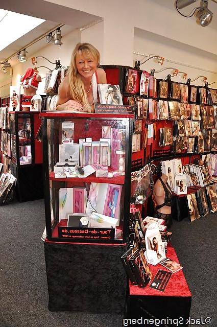 16P Please give love to this MILF - Natascha -
