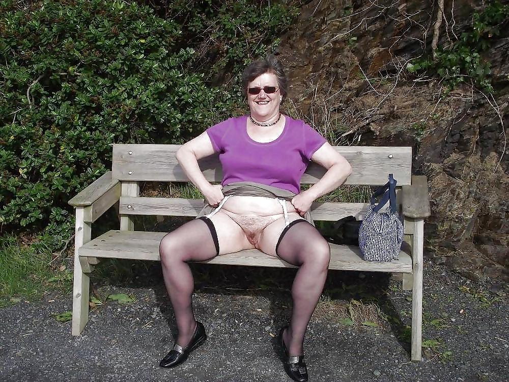 24P Is she forgot her slip 32.