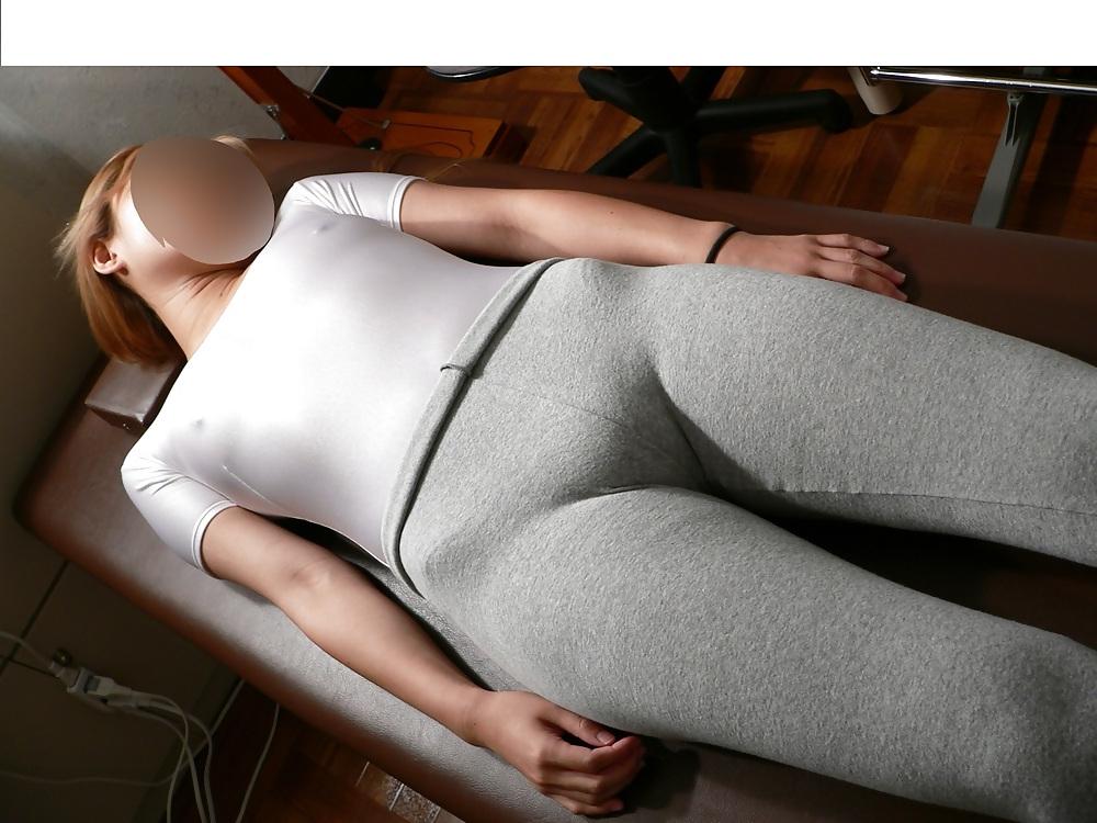 14P Asian teen toe mound in sweatpants