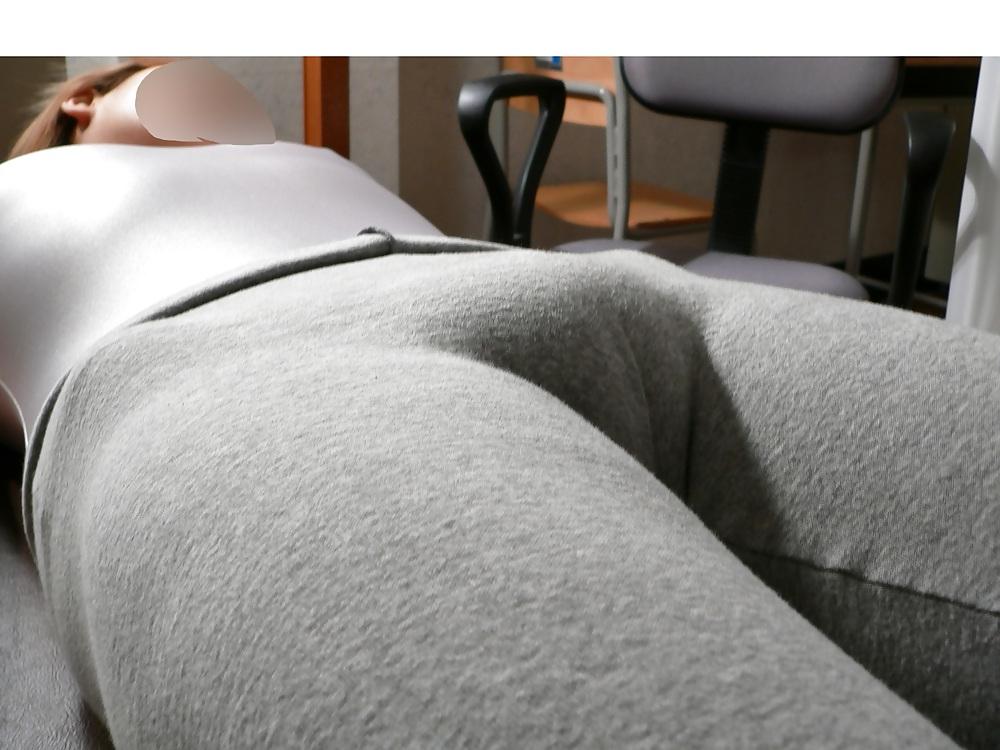 14P Asian teen toe mound in sweatpants