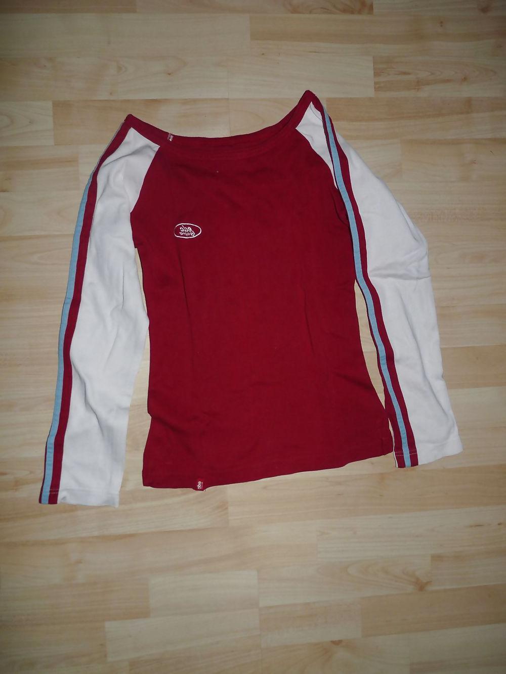 22P Neighbor women, clothing