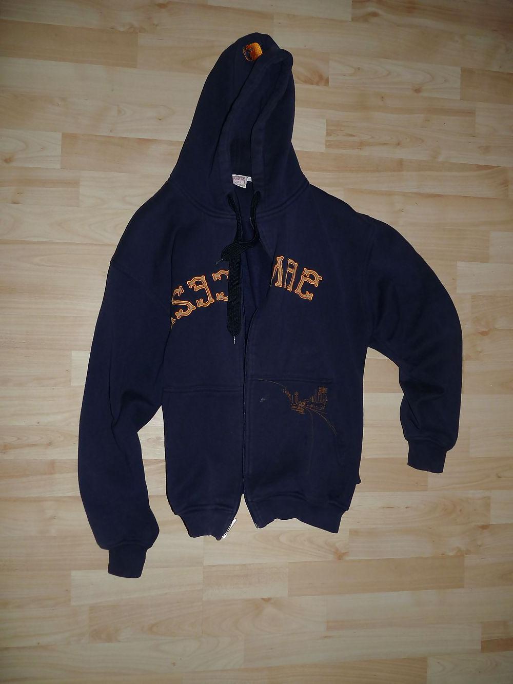 22P Neighbor women, clothing