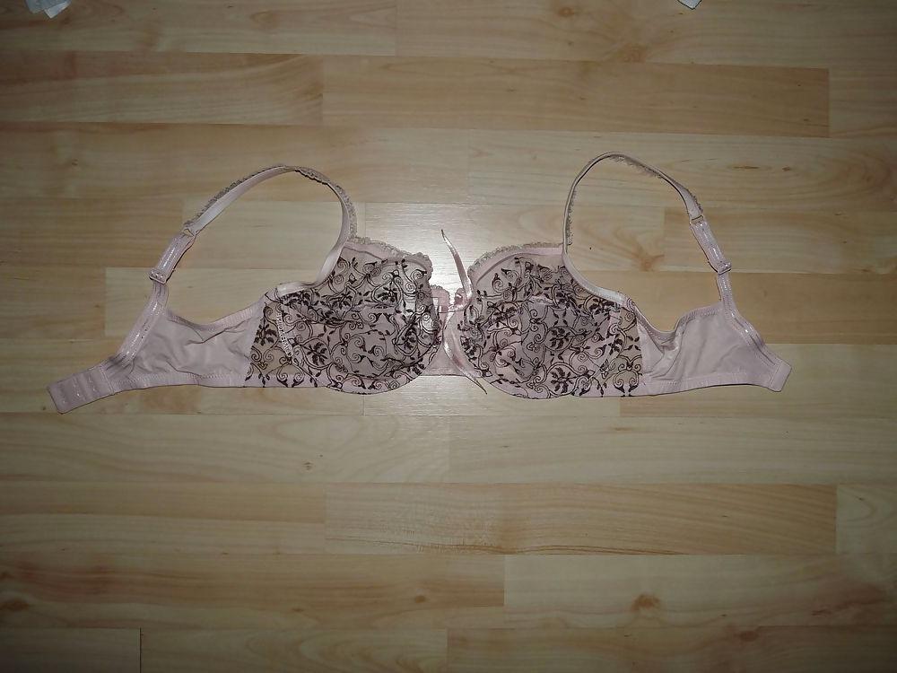22P Neighbor women, clothing
