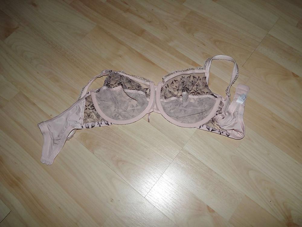 22P Neighbor women, clothing