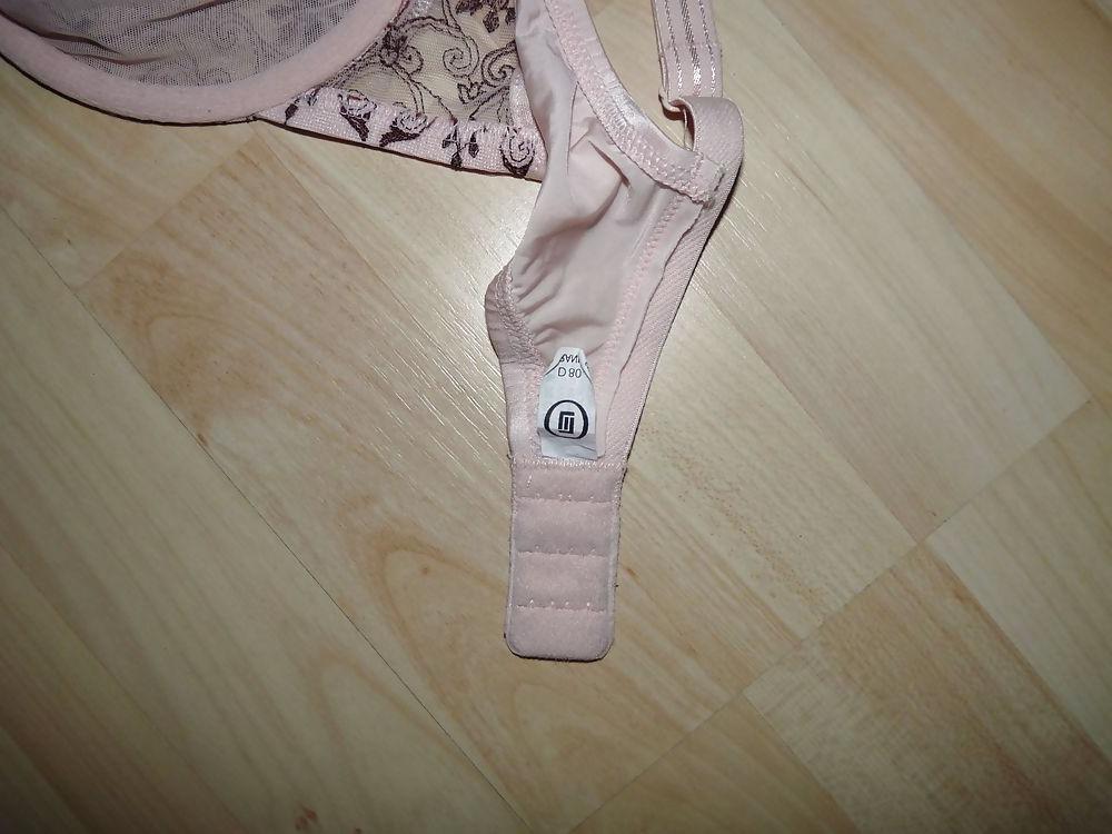 22P Neighbor women, clothing