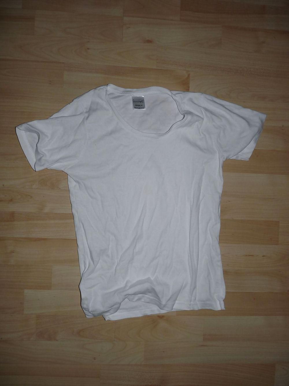 22P Neighbor women, clothing