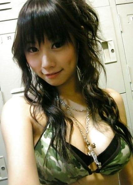 24P Asian Pretty Girl Posing