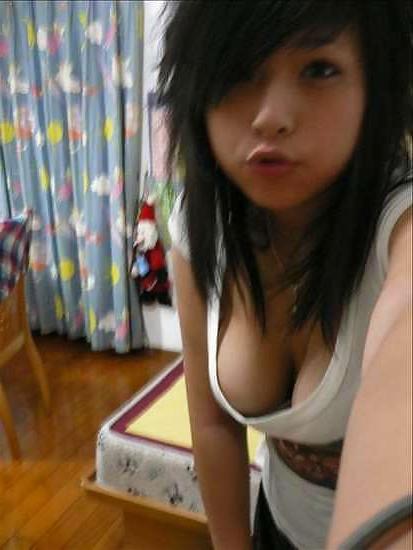 24P Asian Pretty Girl Posing