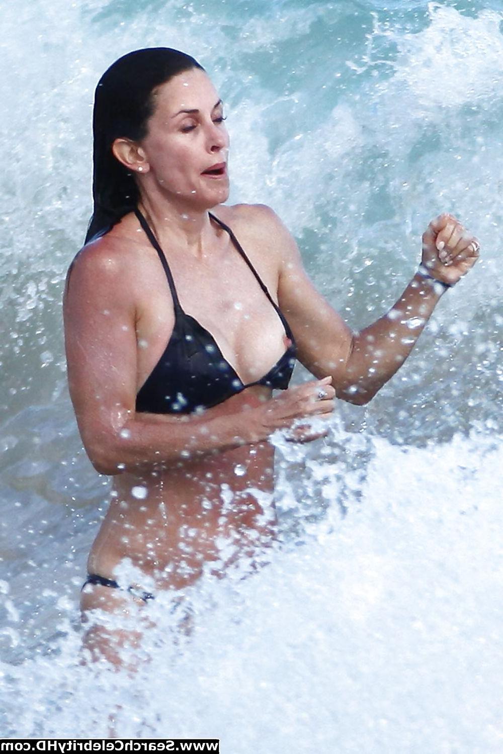 25P Courtney Cox Nipple Slip