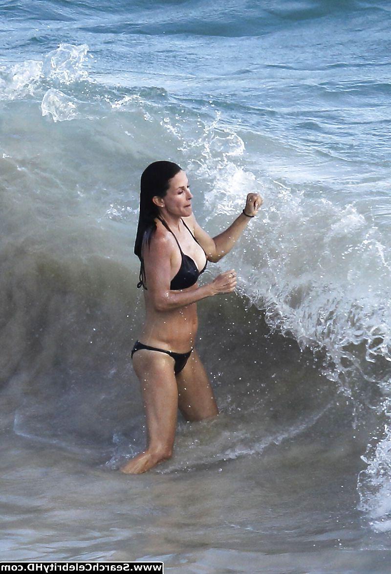 25P Courtney Cox Nipple Slip