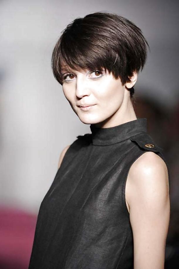 25P Models with short hair