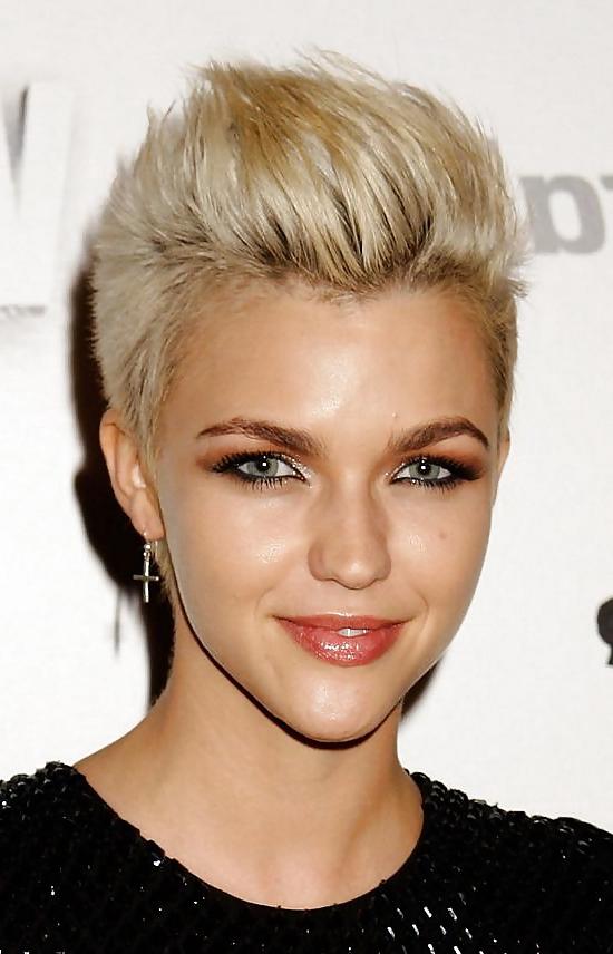 25P Models with short hair