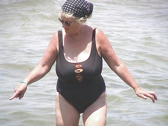 10P Amazing BBW Granny