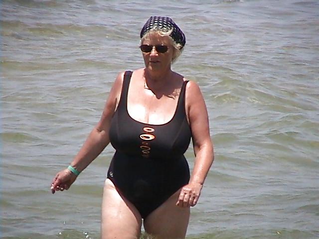 10P Amazing BBW Granny