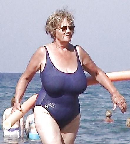 10P Amazing BBW Granny