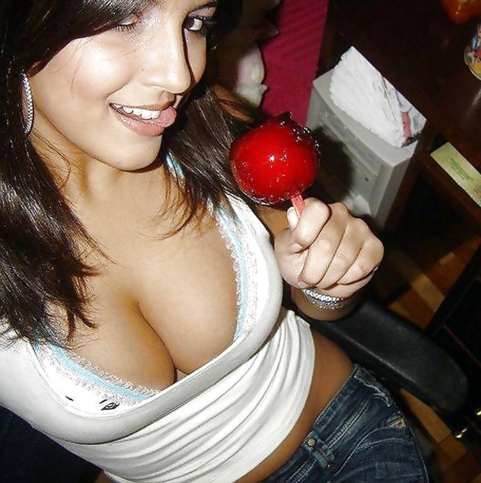 15P Sexy Cleavage 33