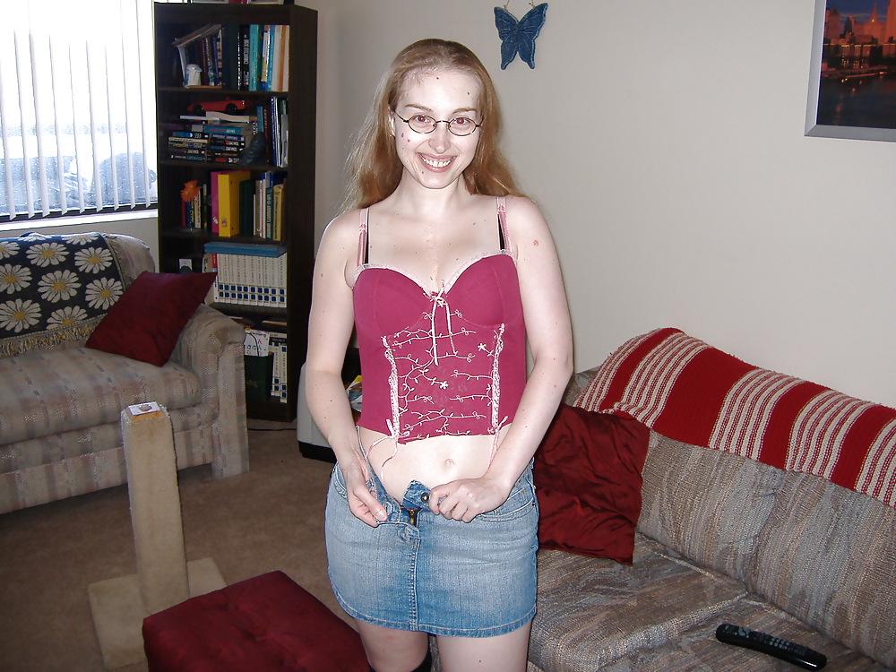 25P Nerdy Slut Knows How To Please