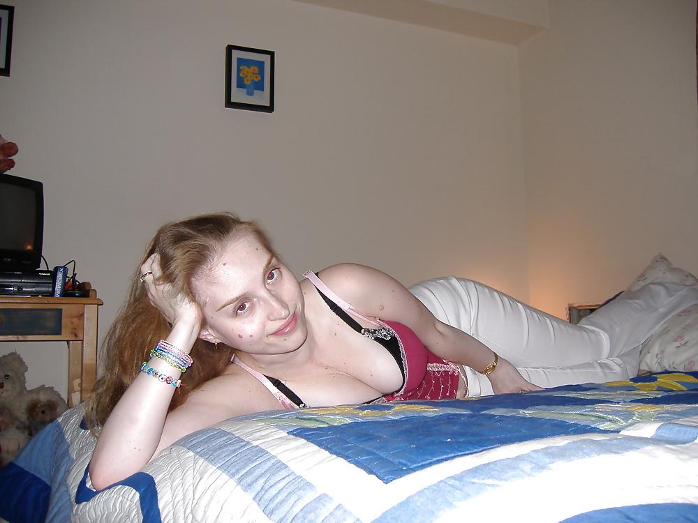 25P Nerdy Slut Knows How To Please