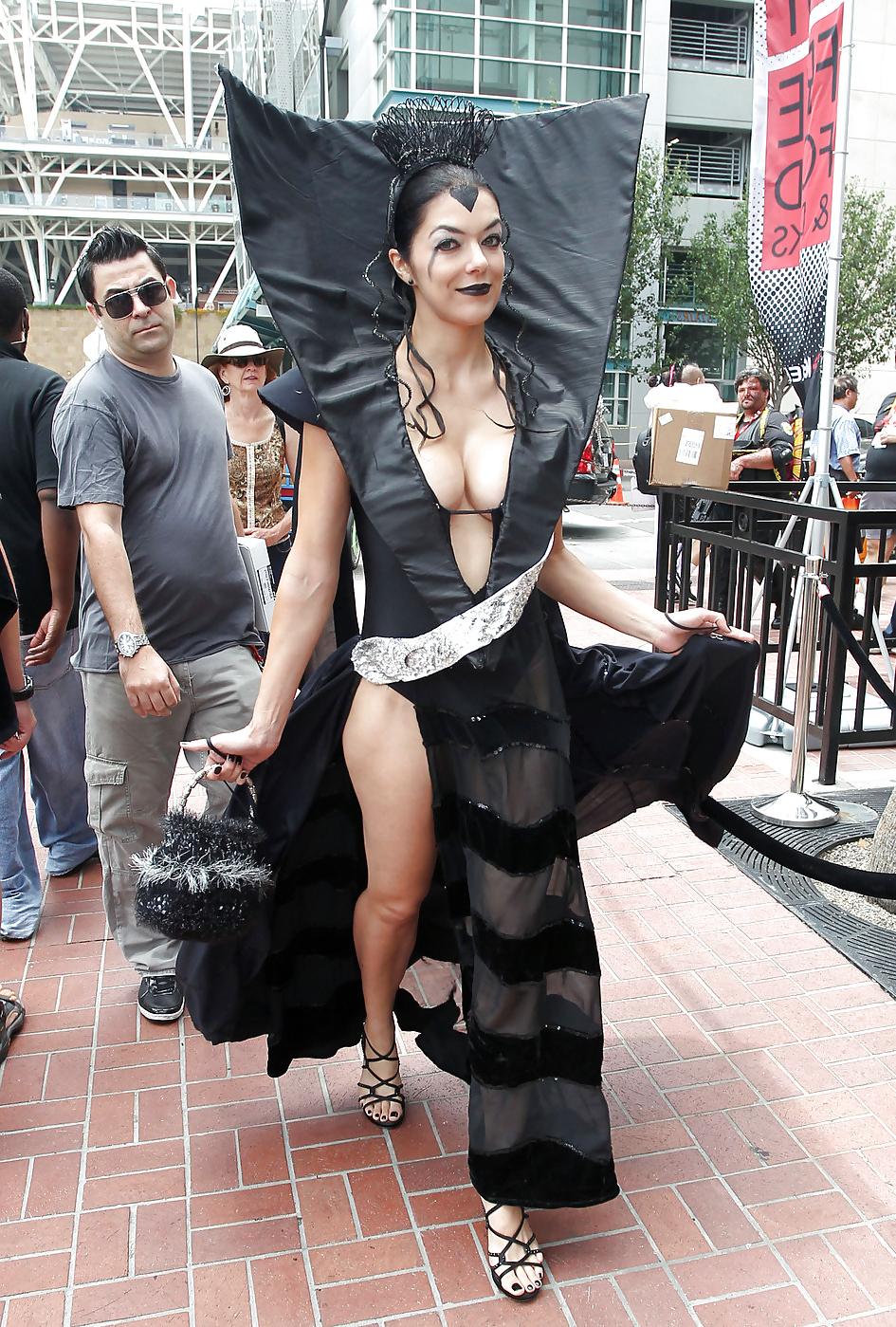 6P Adrianne Curry - Nerd Boobs Come Out Again