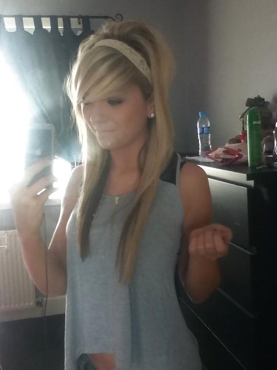 25P Super sexy british teen girl amy she's so cute