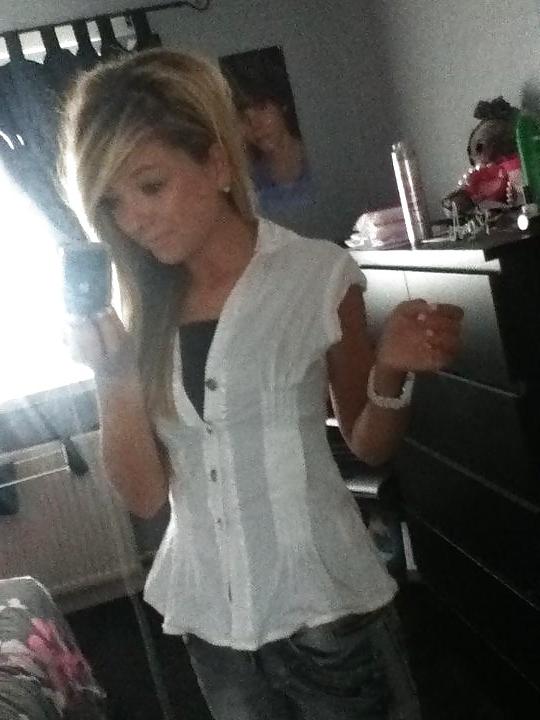 25P Super sexy british teen girl amy she's so cute