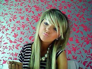 25P Super sexy british teen girl amy she's so cute