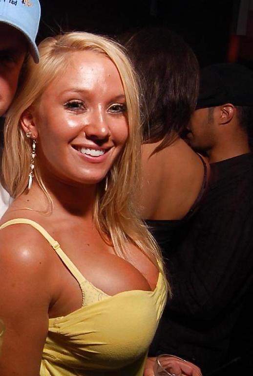 25P Even More Big Boob Amateur Cleavage