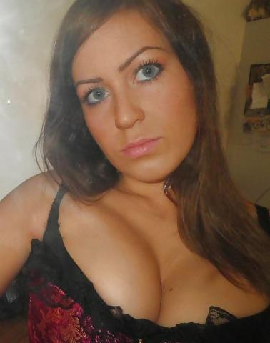 25P Downblouse - Cleavage 11