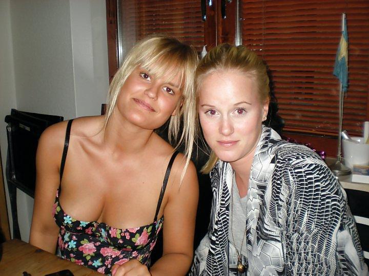 25P Downblouse - Cleavage 11