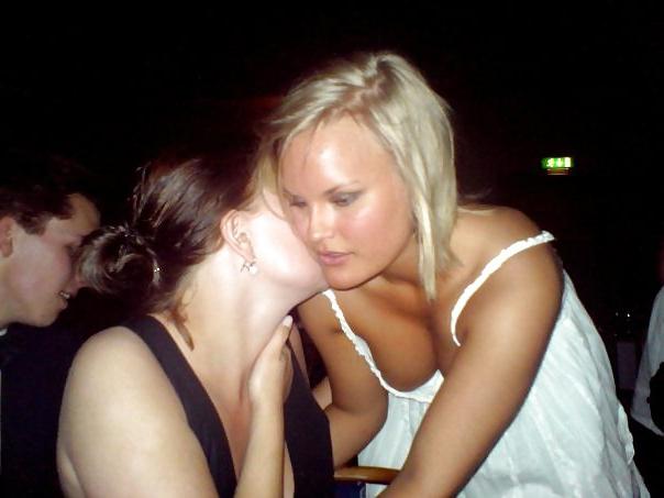25P Downblouse - Cleavage 11