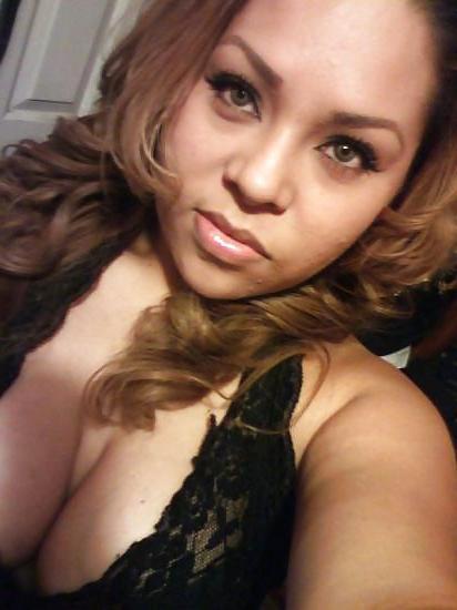 7P Milf latina with cleavage