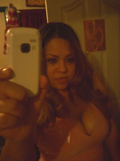 7P Milf latina with cleavage