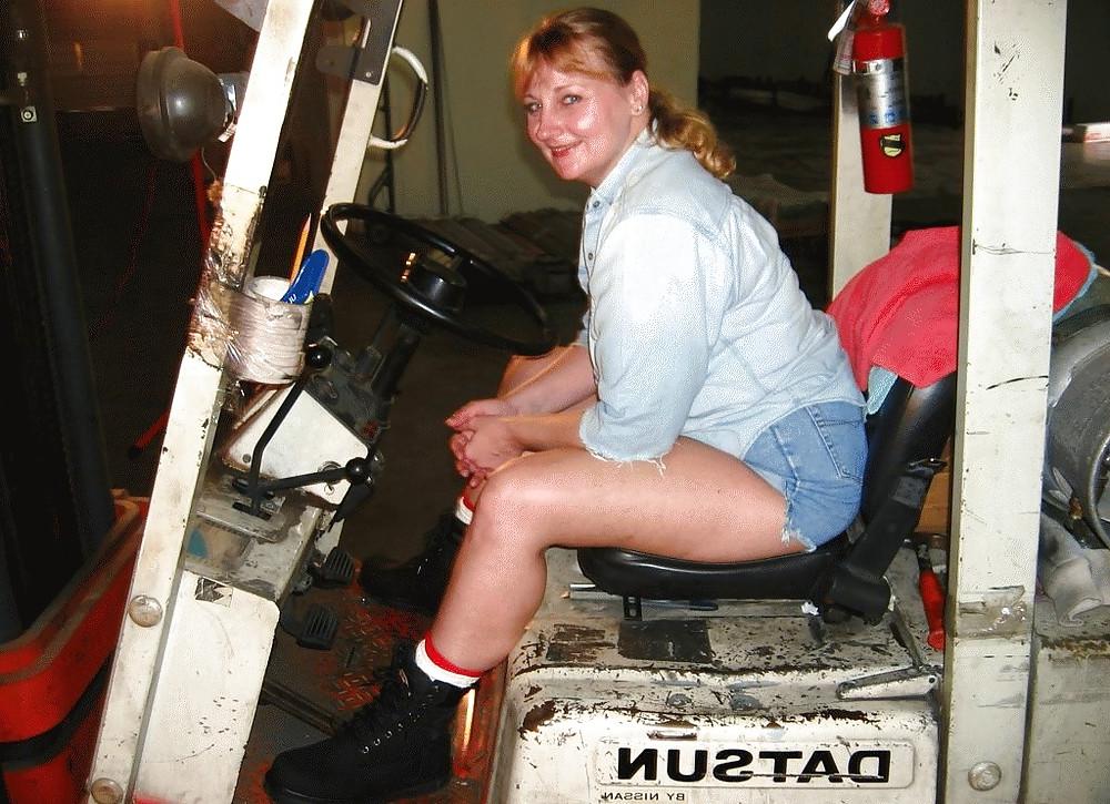 22P BBW girls in the warehouse.