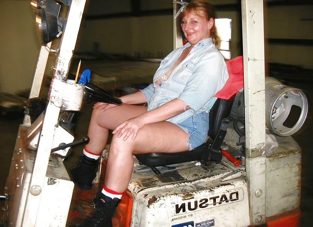 22P BBW girls in the warehouse.