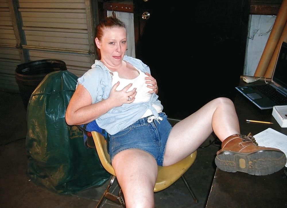 22P BBW girls in the warehouse.