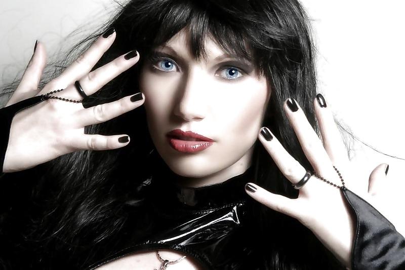 25P Gothic beauties 18