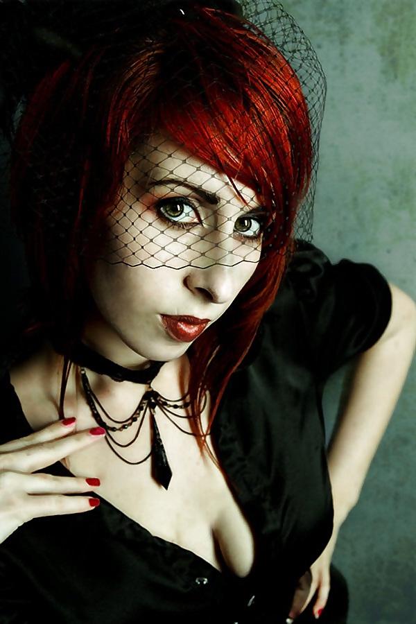 25P Gothic beauties 18